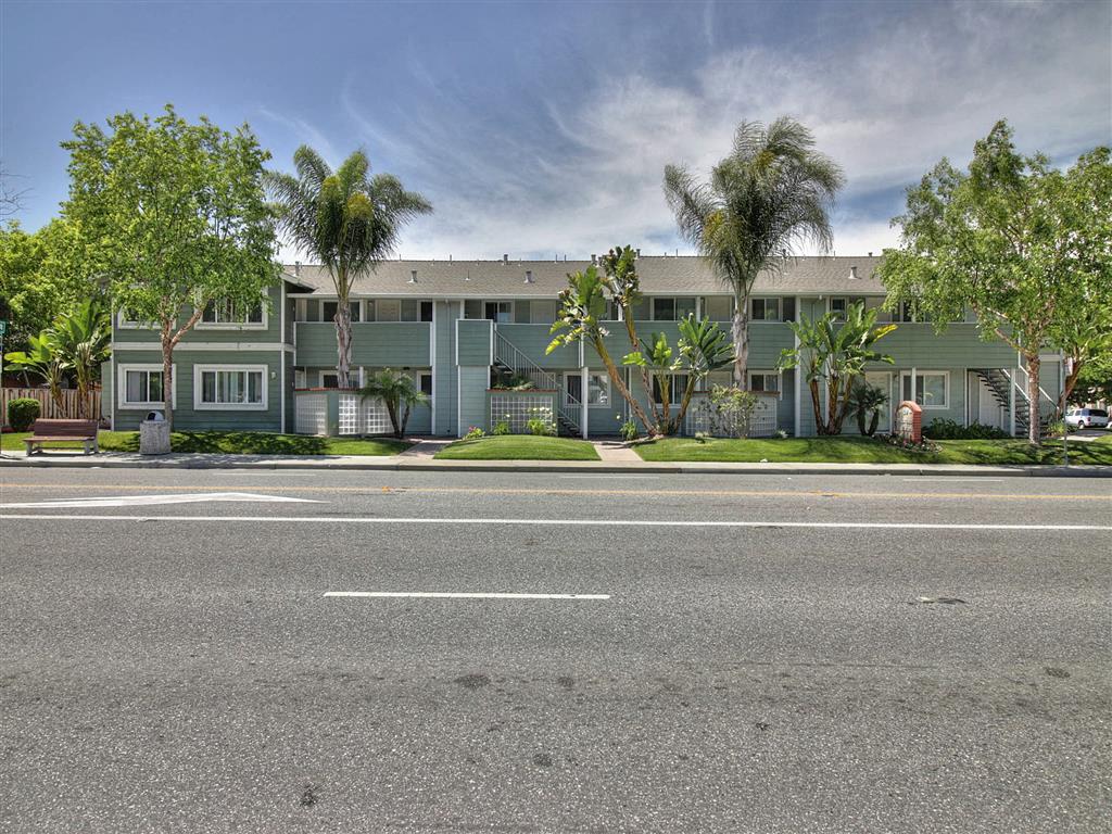 499 N Fair Oaks photo 2